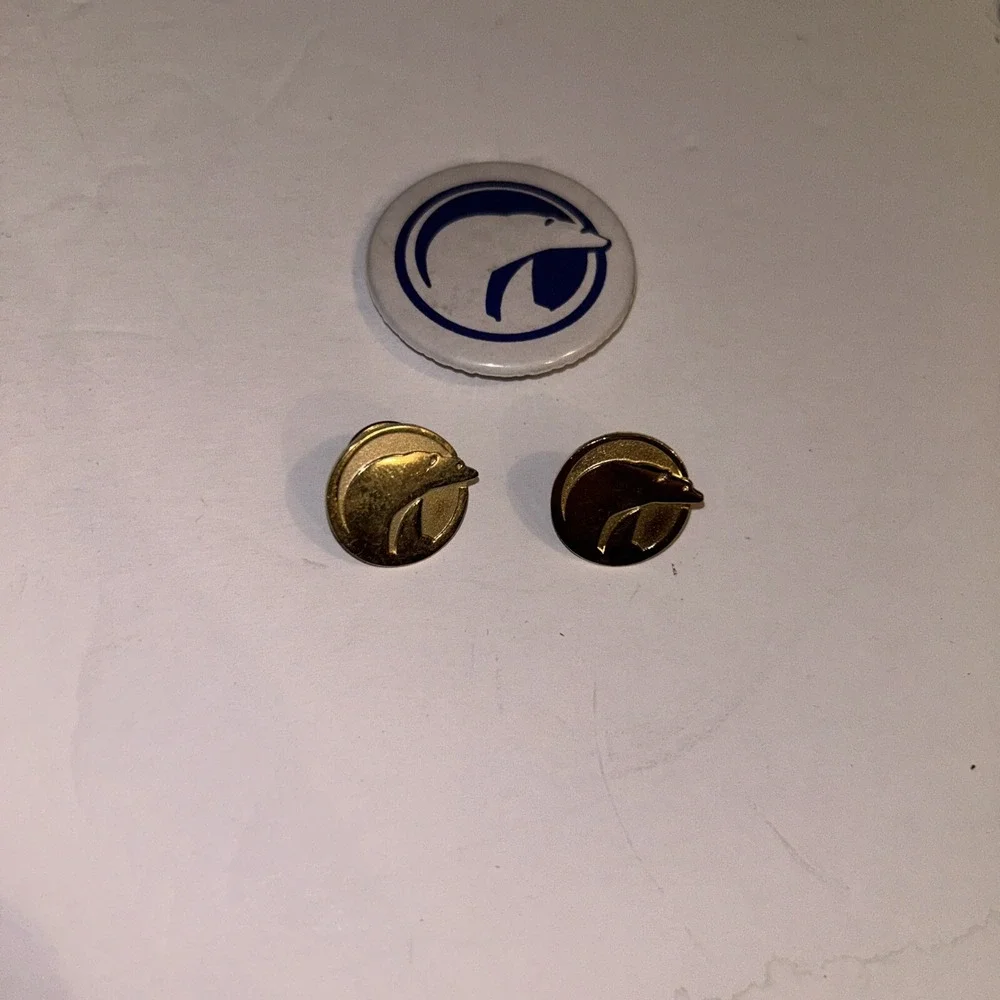 Lot Of 3 Vintage (2) Circular Gold Colored Polar Bear Lapel Pin + (1) White Pin
